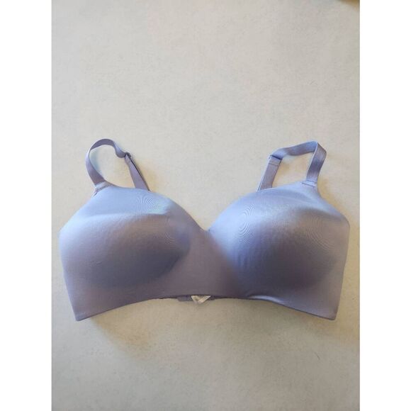 B. Tempt'd Wacoal Future Foundation Wire Free T-Shirt Bra with Lace 40DD - Picture 1 of 3